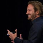 Como Não Ser Engolido Pela IA (Ou Pelo Menos Adiar o Jantar)