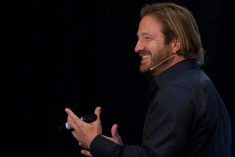 Como Não Ser Engolido Pela IA (Ou Pelo Menos Adiar o Jantar)