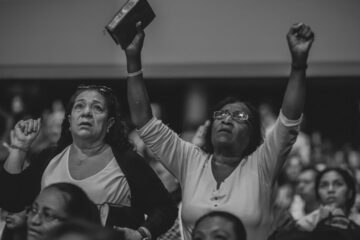 Descubra 7 passos para fortalecer sua fé com práticas simples e eficazes no dia a dia, mesmo se você estiver passando por dúvidas ou desânimo.