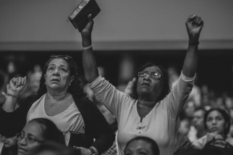 Descubra 7 passos para fortalecer sua fé com práticas simples e eficazes no dia a dia, mesmo se você estiver passando por dúvidas ou desânimo.