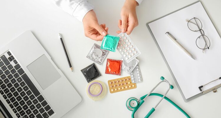 Descubra como escolher o melhor método contraceptivo para o seu estilo de vida, com 7 dicas práticas e seguras para evitar sustos (ou bebês não planejados).
