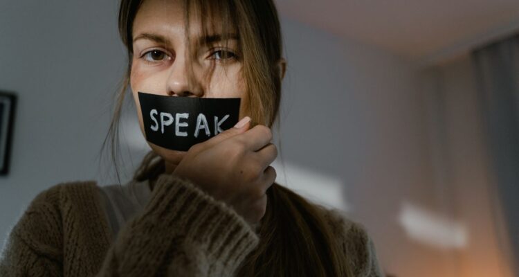 Como Lidar com o Abuso Físico e Emocional